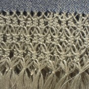 Set asciugamani, tessitura artigianale in puro lino, con disegno giglio e finitura in macramè, annodato a mano, color blu